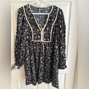 Old Navy Black and White Floral Top